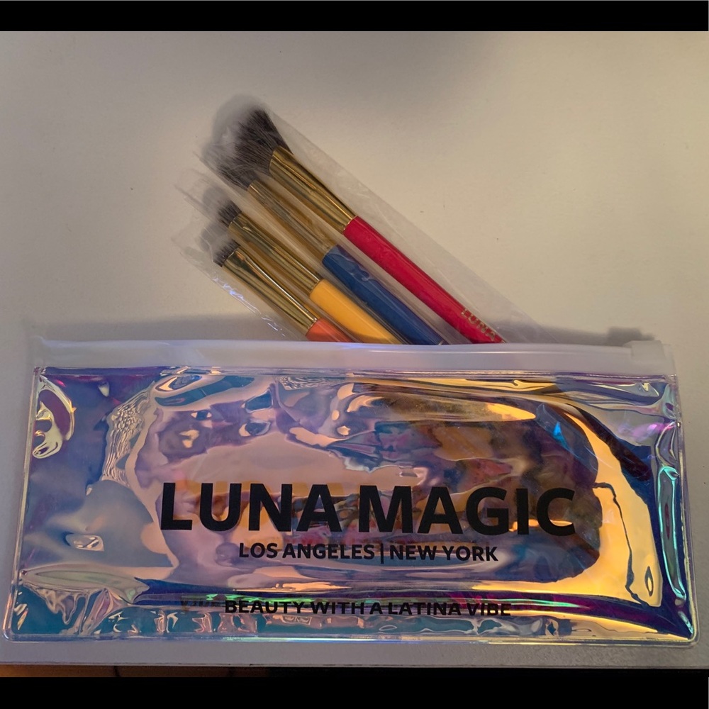 Luna Magic Brushes - Picture 2 of 2
